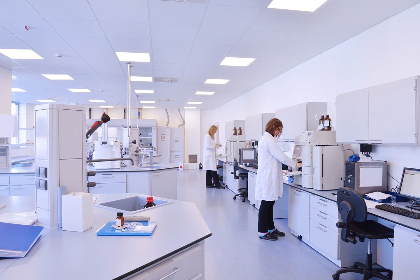 Laboratory facility with lab equipment